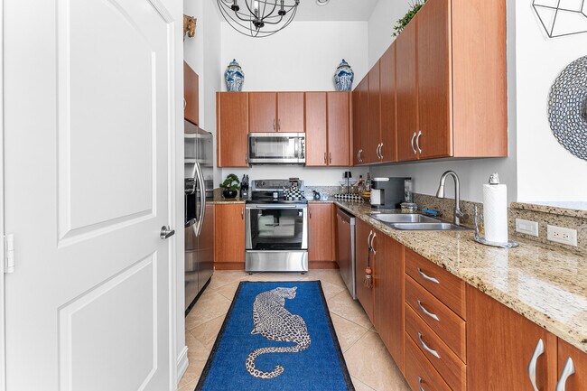 Building Photo - 701 S Olive Ave