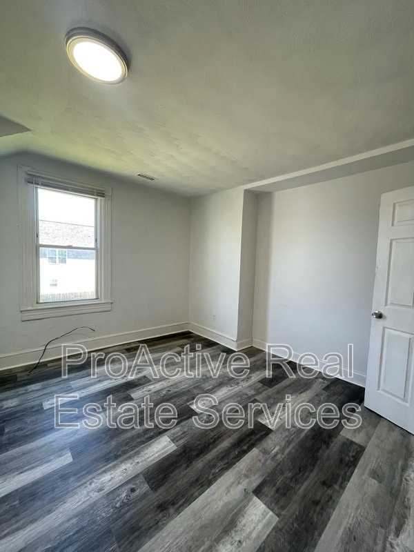 Building Photo - 815 W 34th St