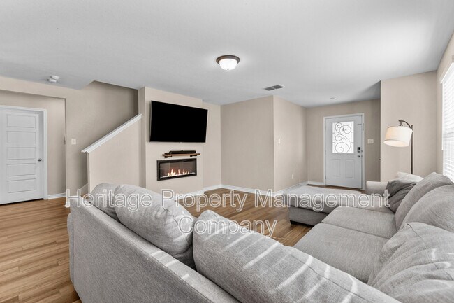 Building Photo - 1915 Overlook Knoll