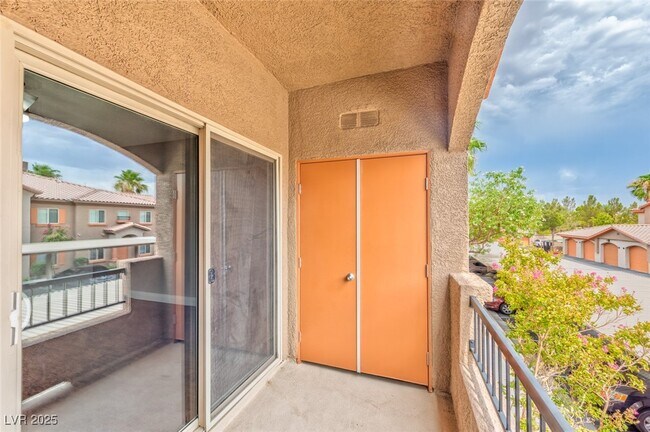 Building Photo - 7701 W Robindale Rd