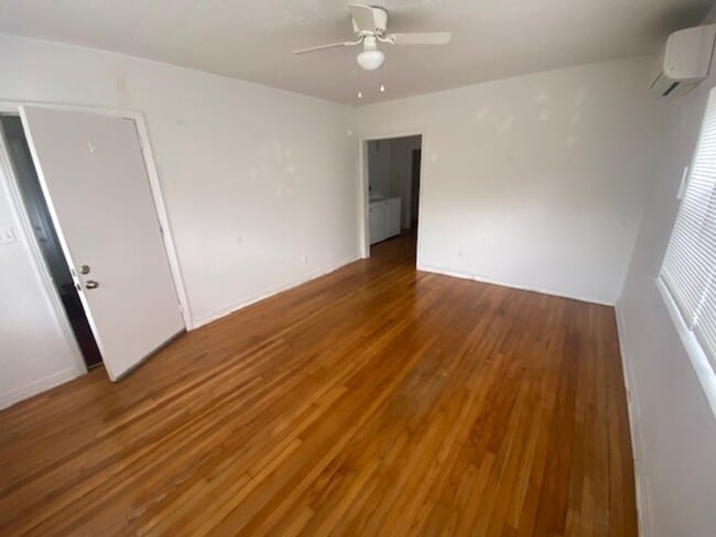 Building Photo - 2136 College St