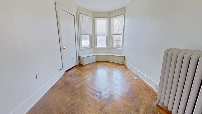 Building Photo - Spacious 1 Bedroom Apartment