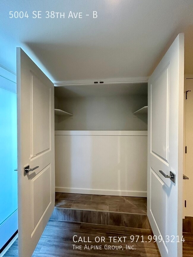 Building Photo - 5004 SE 38th Ave