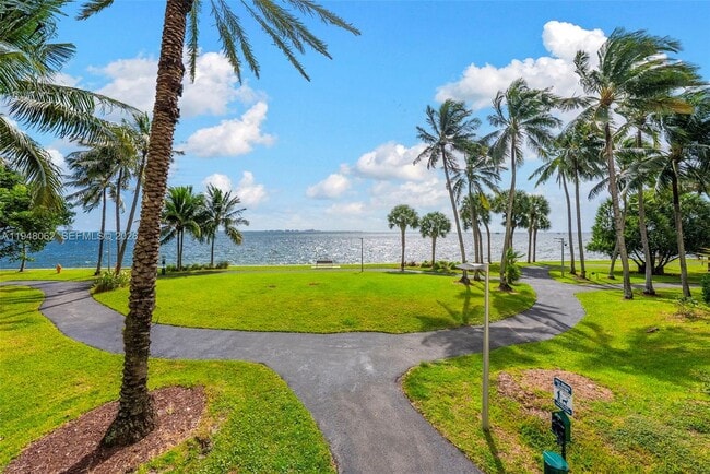 Building Photo - 3 Grove Isle Dr