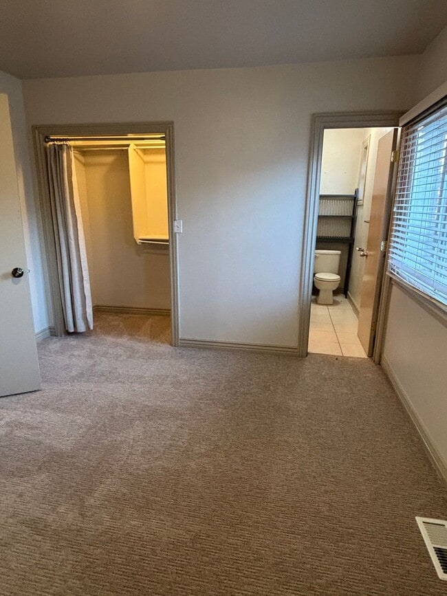 Building Photo - Salt Lake Cottage home 3 bed, 2 baths