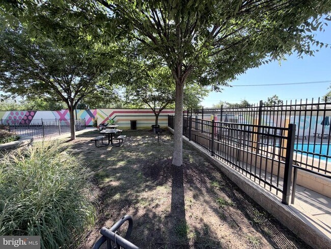 Building Photo - 4560 Longfellow St
