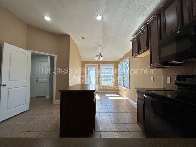 Building Photo - 5865 Fir Tree Ln