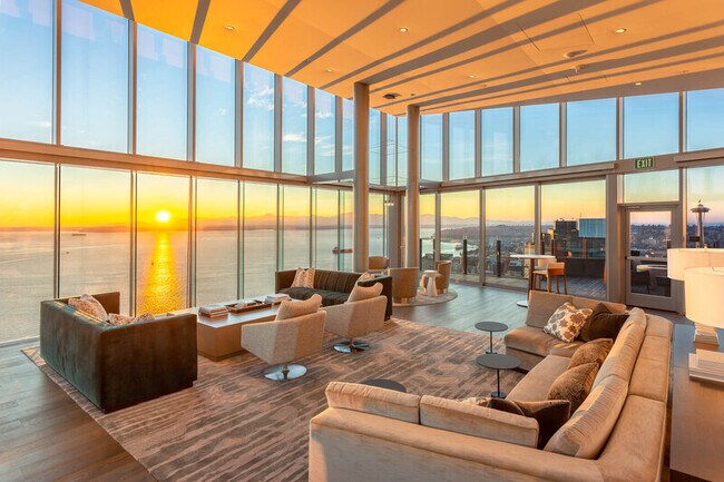 Building Photo - 121 Stewart St