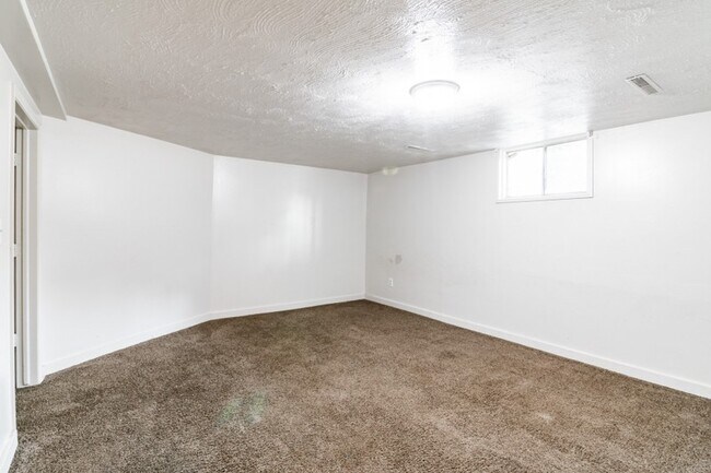 Building Photo - 8831 S 500 E