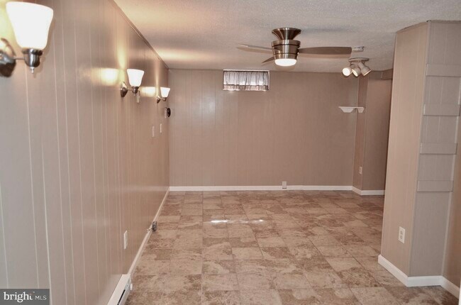 Building Photo - 415 Aspen St