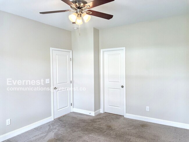 Building Photo - 102 River Pointe Dr