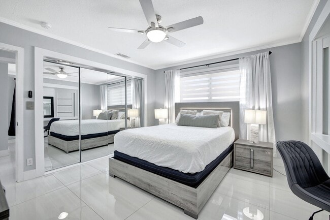 Building Photo - 2260 NE 62nd St