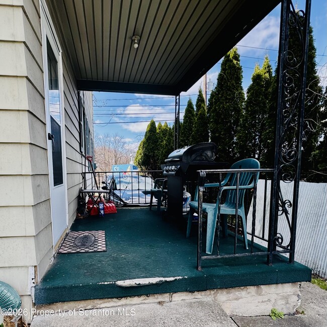 Building Photo - 609 3rd St