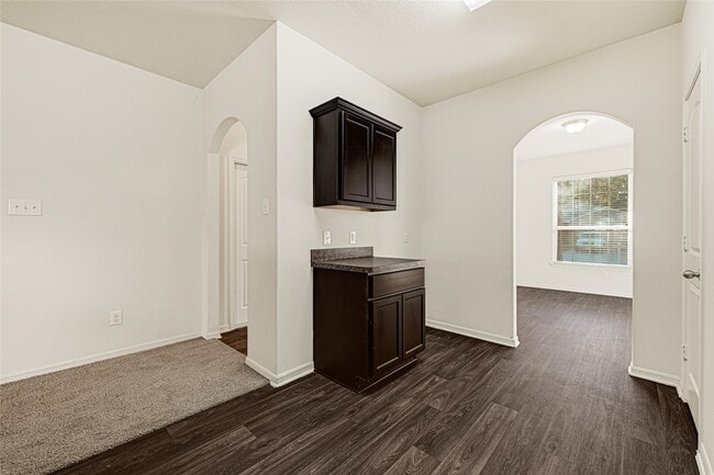 Building Photo - 10506 Pine Landing Dr