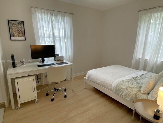 Building Photo - 5545 SW 80th St