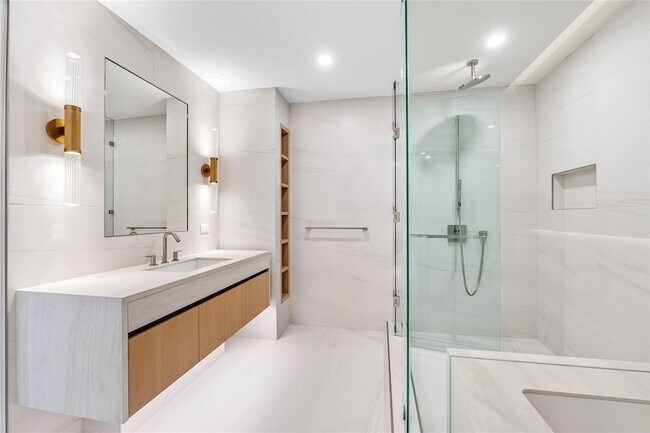 Building Photo - 900 N Ocean Blvd