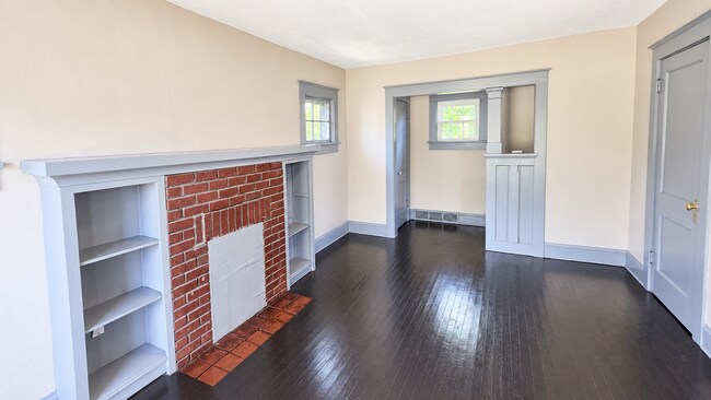 Building Photo - 529 Cameron Ave