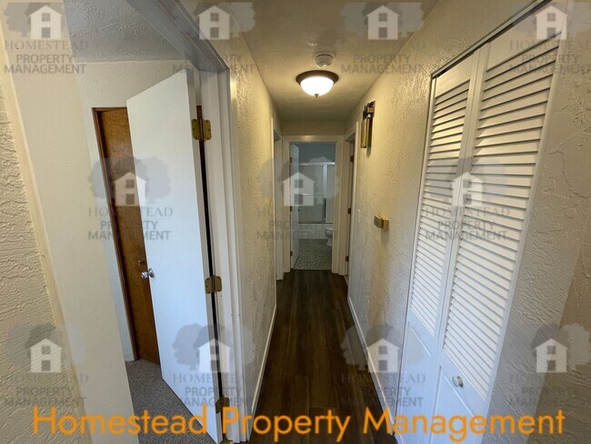 Building Photo - 130 Cottonwood Ct