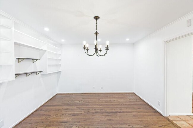 Building Photo - 11137 Sinclair Ave