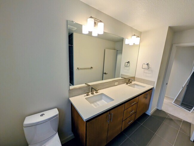 Building Photo - Stunning Modern Home in South Burlingame -...