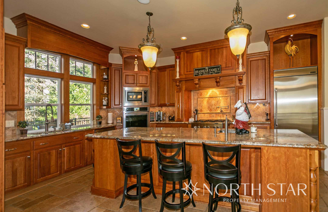 Building Photo - Stunning Home in Hidden Creek