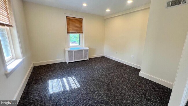 Building Photo - 7630 Cheltenham Ave