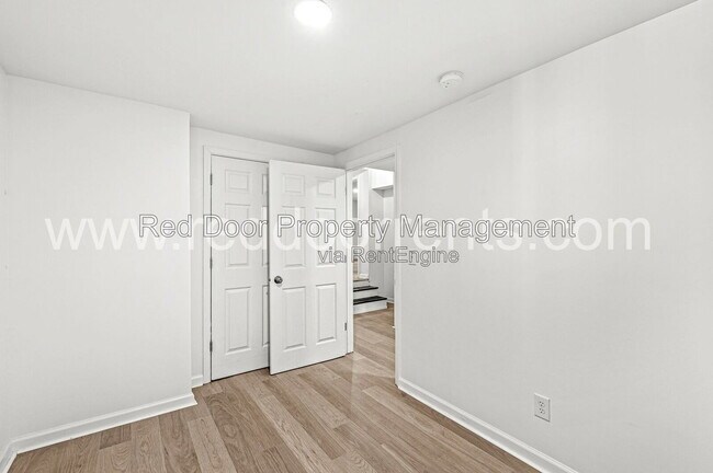 Building Photo - 1037 W 30th St