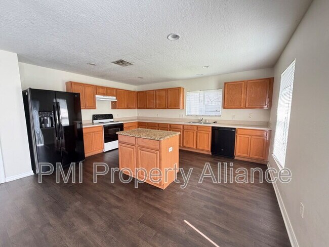 Building Photo - 1153 Elderberry Dr