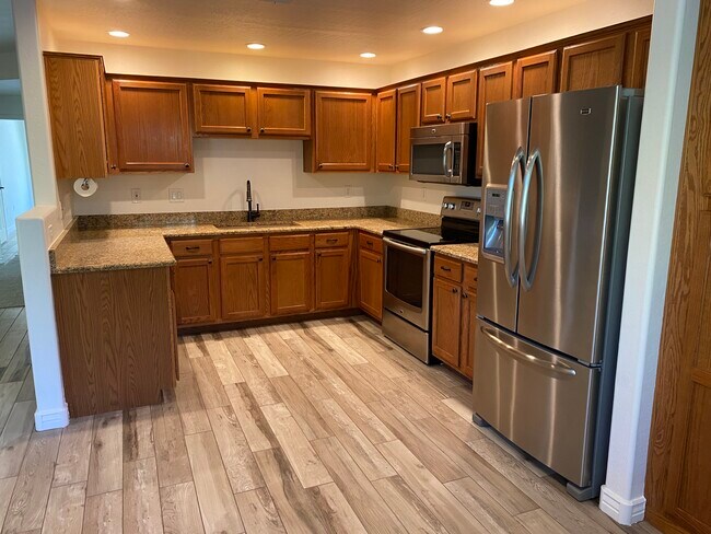 Kitchen - 16801 N 94th St