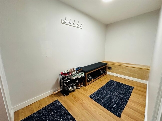 Building Photo - 20 Rockview Rd