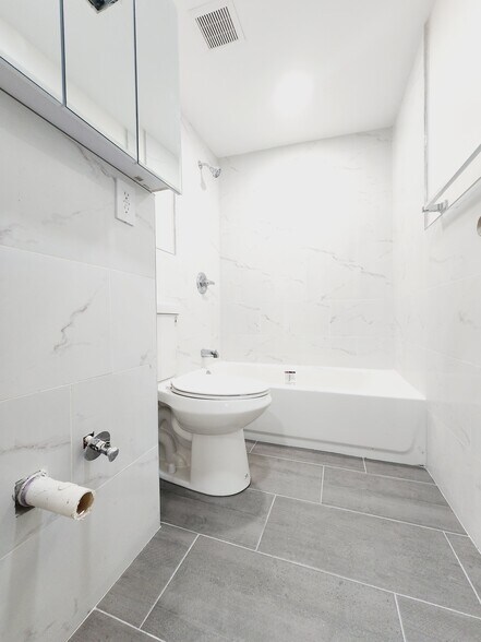 83 Oak St 3 - 77 Oak St