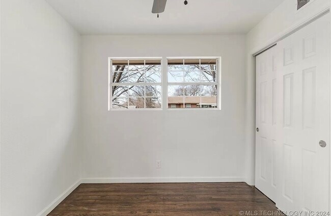 Building Photo - 233 N 44th W Ave