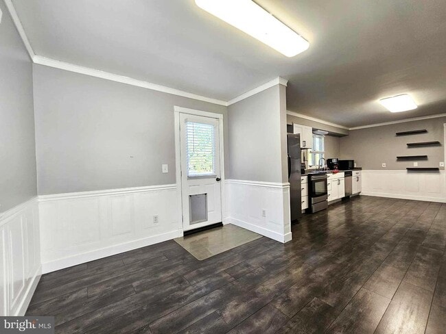 Building Photo - 8681 Mar Lynn Dr