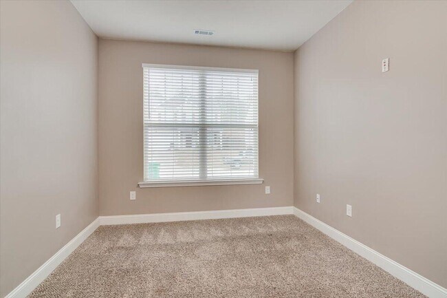Building Photo - 2020 Fern Crest Ln