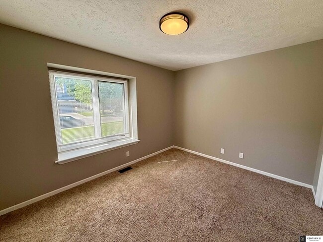 Building Photo - 2902 Blackhawk Dr