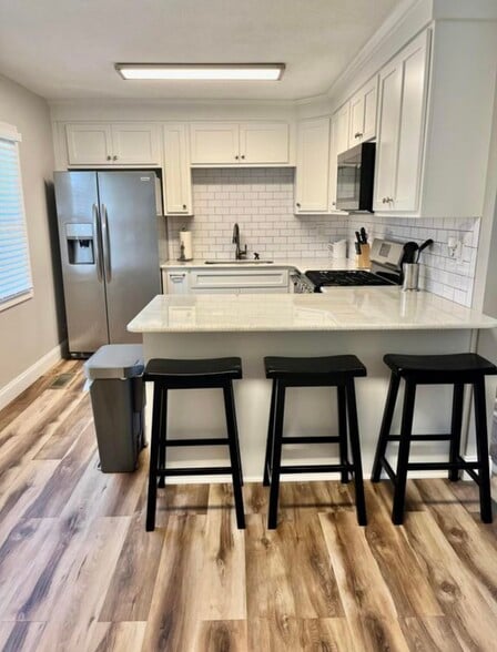 Building Photo - 705 16th Ave