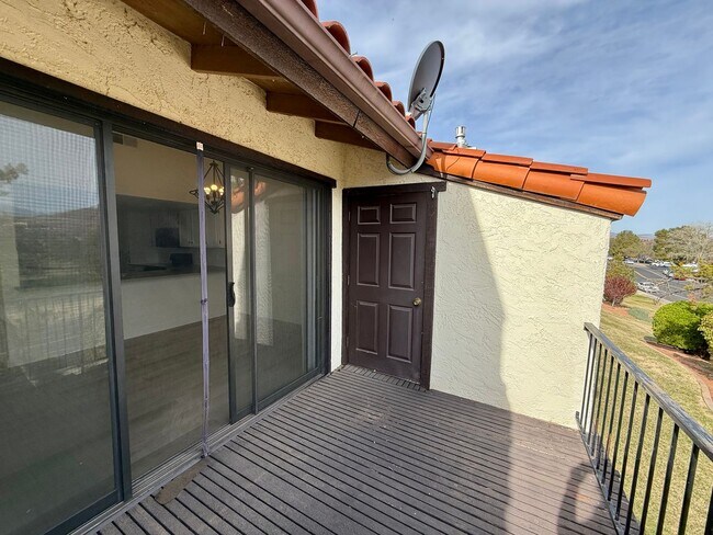 Building Photo - Upgraded townhome by Southgate Golf Course - Small dogs allowed