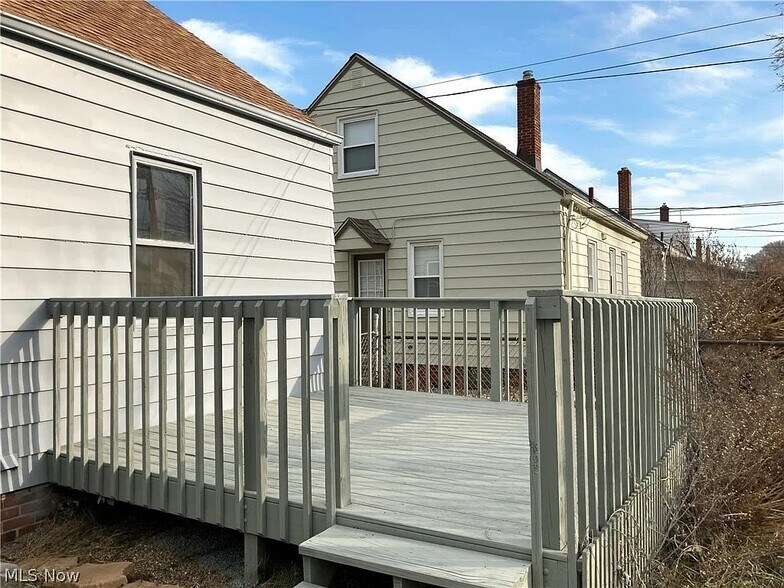 Building Photo - 364 E 330th St