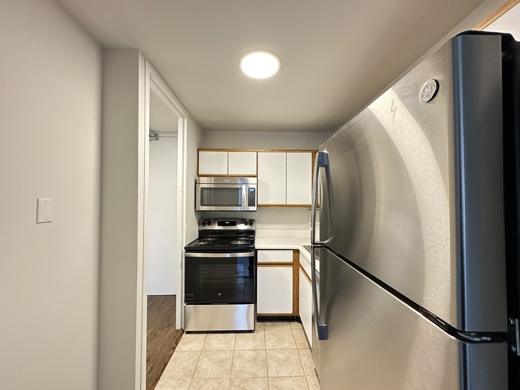 Building Photo - 1349 N Dearborn St