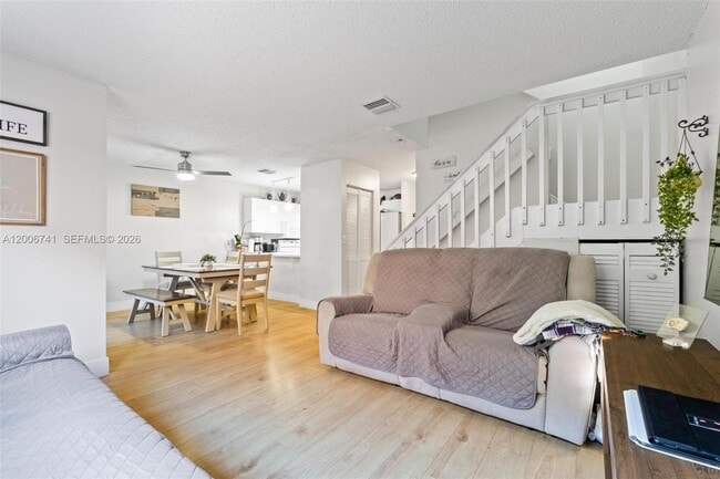 Building Photo - 6235 SW Kendale Lakes Cir