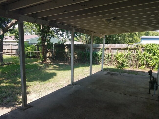 Building Photo - 114 Dolphin Ave