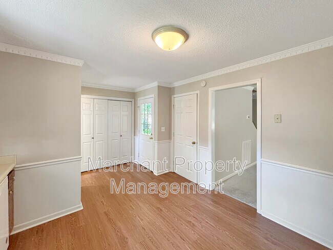 Building Photo - 118 Creek Dr