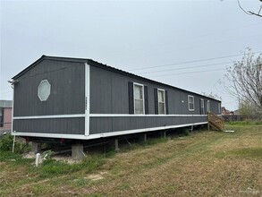 Building Photo - 5 Palmera Dr