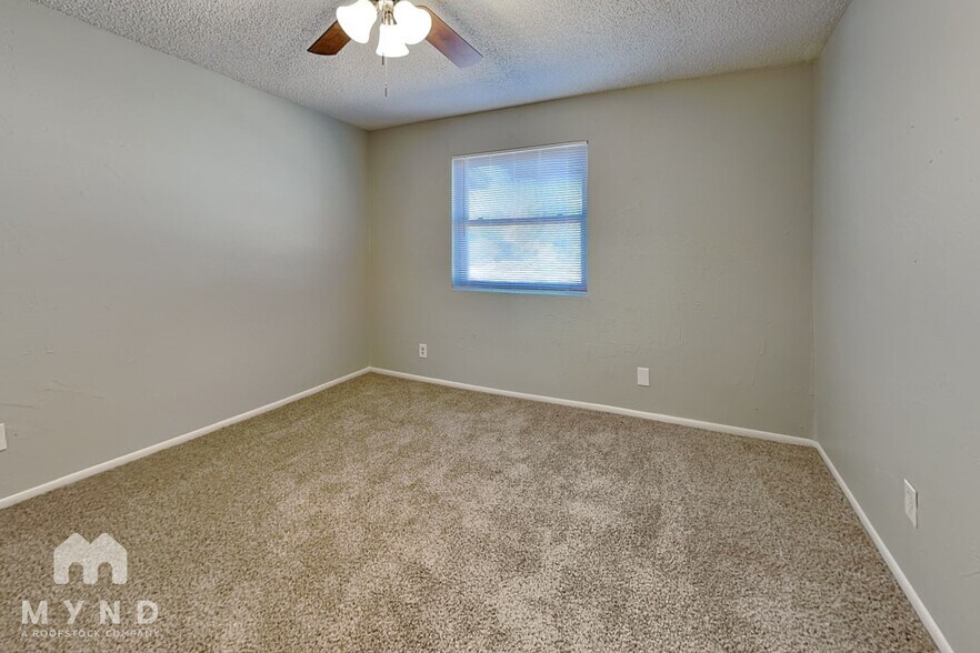Building Photo - 10716 N Arapaho Dr