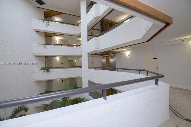 Building Photo - 170 Ocean Ln Dr