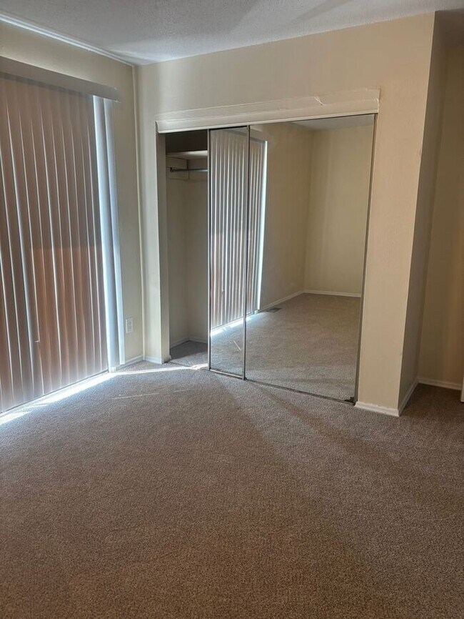 Building Photo - 2823 Breezewood Ave