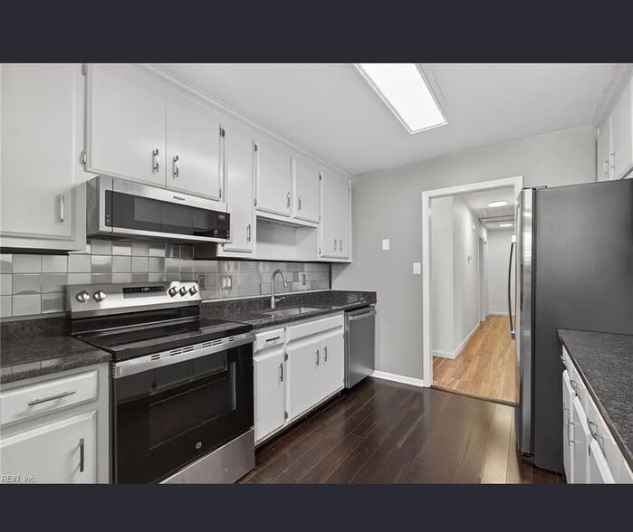 Building Photo - 744 Flagship Dr