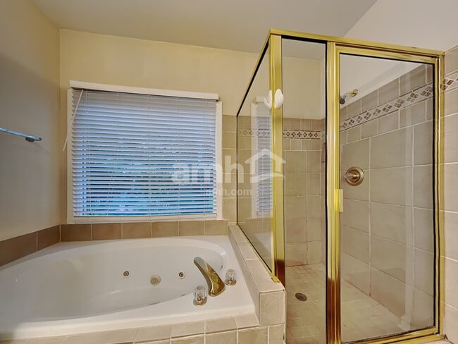 Building Photo - 5626 Fallsbrook Knoll