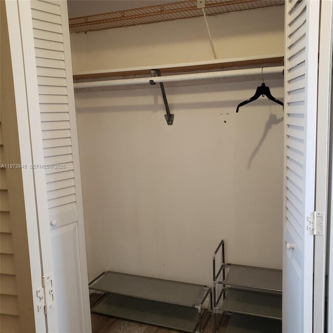 Building Photo - 410 SE 2nd St