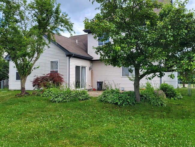 Building Photo - 7851 Thornhill Dr